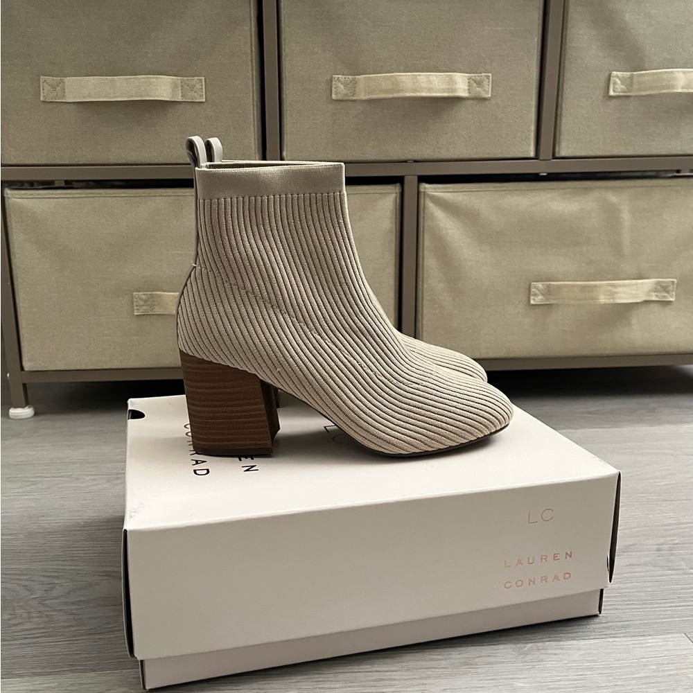 LC Lauren Conrad Women's Ribbed Tan Ankle Booties